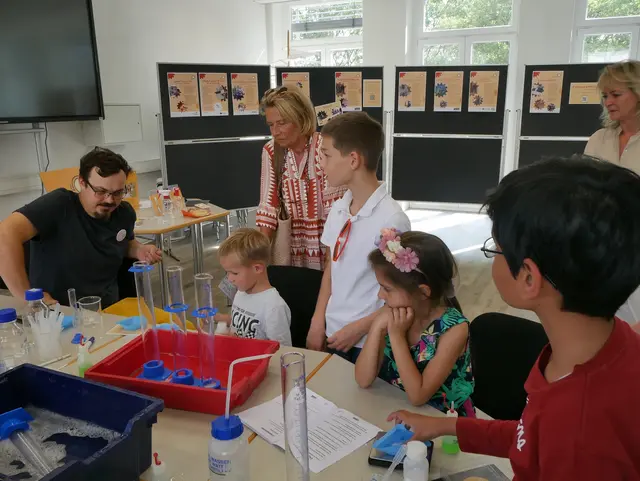 Chemisches Experimentieren zum selber ausprobieren. | Foto: co KITZ.do