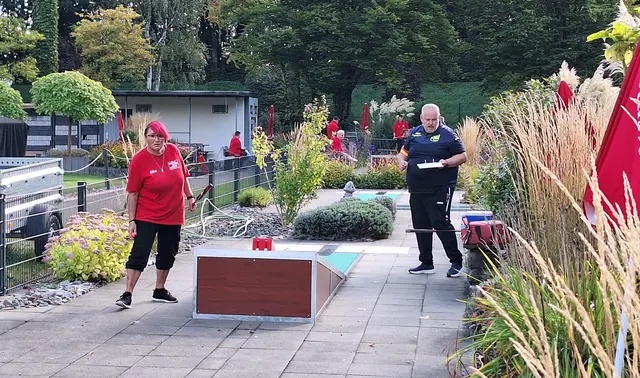 Elke Stürzebecher (l) und Michael Dostert (r) als zweite Spielgruppe.