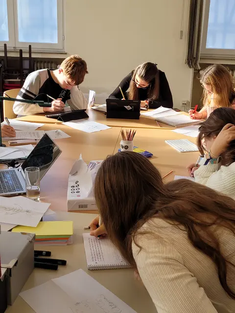 Ab dem 20. September können sich Jugendliche 
zwischen 13 und 17 Jahren in der Schreibwerkstatt in der Dorte-Hilleke-Stadtbibliothek im kreativen Schreiben üben.  Foto: Dorte-Hilleke-Bücherei