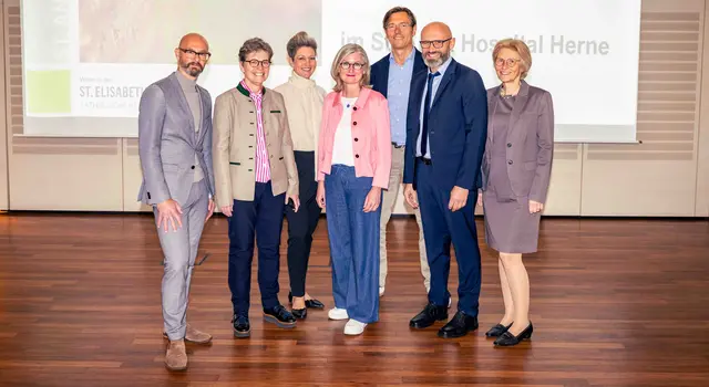 Beim Endosummer 2025 informierten sich Mediziner über aktuelle Qualitätsstandards in der Endoskopie und neue Therapien beim Magenkrebs. 