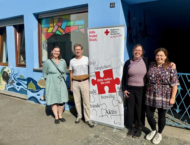 v. l. nach r.: Lisa Cornelius Vorstand Kinderladen Pfiffikuss e. V., Axel Reber Vorstand Rotkreuz-Stiftung Dortmund, Laura Pape Leitung Kinderladen, Asta Kavaliauskas stellv. Leitung Kinderladen