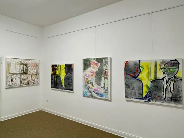 Blick in die Beletage der VILLA ARTIS - zu jedem Artikel ein Kunstwerk von Reinhard Fingerhut