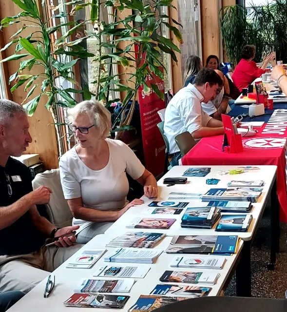  Zahlreiche Informationsstände und Vorträge zum diesjährigen Thema Sicherheit im Alltag, vorbereitet von erneut vielen Mitwirkenden der NetzWerks Aktiv ÄlterWerden, standen im Mittelpunkt der Veranstaltung.