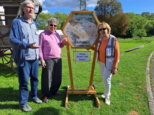 Foto: Copyright Wanderkarte von Carola Mehring. Copyright Fotos von Lutz Gollnick. Textquellen von Manfred Grunenberg und Carola Mehring.