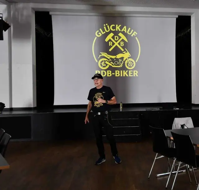 Begrüßung durch den ersten Vorsitzenden des Bezirksverein Niederrhein Silvo Magerl | Foto: RDB BV Niederrhein