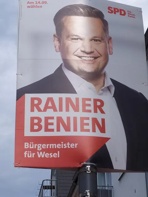 Lachender Sieger in Wesel
RainerBenien wird mit 58,04 % der gültigen Stimmen neuer Bürgermeister von Wesel.