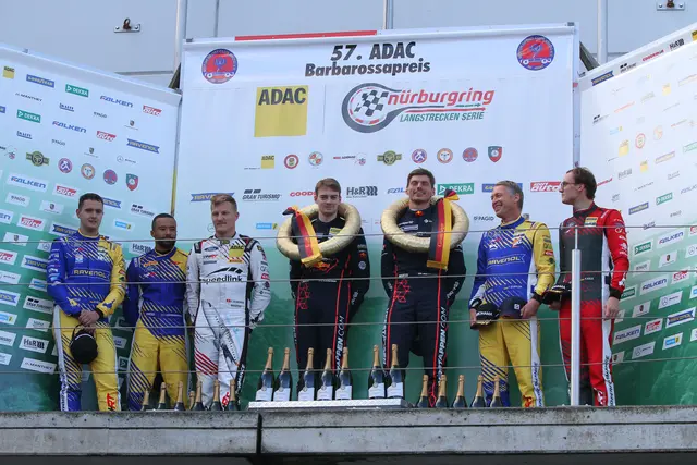 dritter von re. Max Verstappen) | Foto: TSP / Motorracetime.de