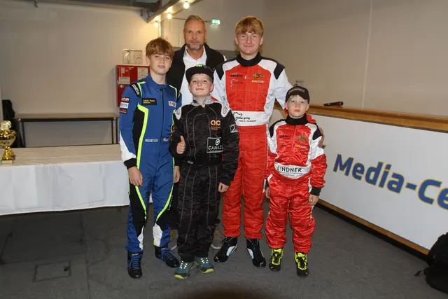 rechts Jonas Bohrer (Ravenol Bohrer Racing) | Foto: TSP / Motorracetime.de