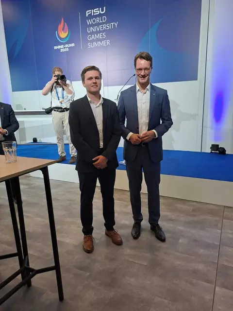 Benedikt Spies gemeinsam mit Hendrik Wüst bei der Eröffnung der World University Games (Leichtathletik) anlässlich der Ehrung für ehrenamtliches Engagement | Foto: Privat