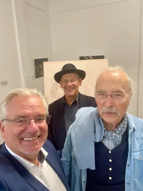 Besucher in der Ruhr Gallery - rechts Künstler Reinhard Fingerhut li. Marc Buchholz - hinten Ivo Franz, Leiter des AIRL | Foto: AIRL-Mülheim