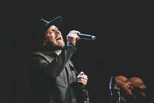 Max Mutzke kombiniert seine Hits mit Soul-Evergreens. Foto: Lena Semmelroggen