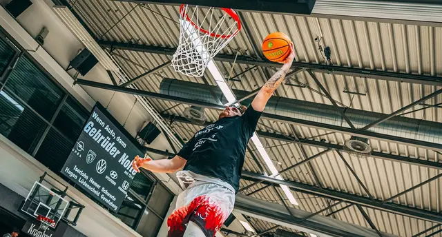 Archivbild: Kevin Strangmeyer beim Warmup | Foto: Tobias Wagner