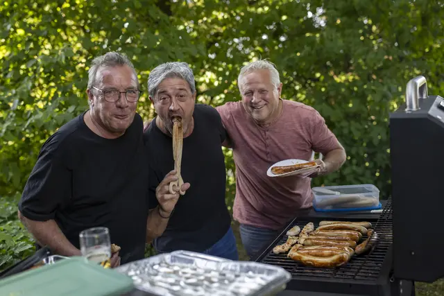 Beim Sommerfest packen alle mit an: Ob am Grill oder mit leckeren selbstgemachten Salaten.    | Foto: Vonovia / Stachelhaus