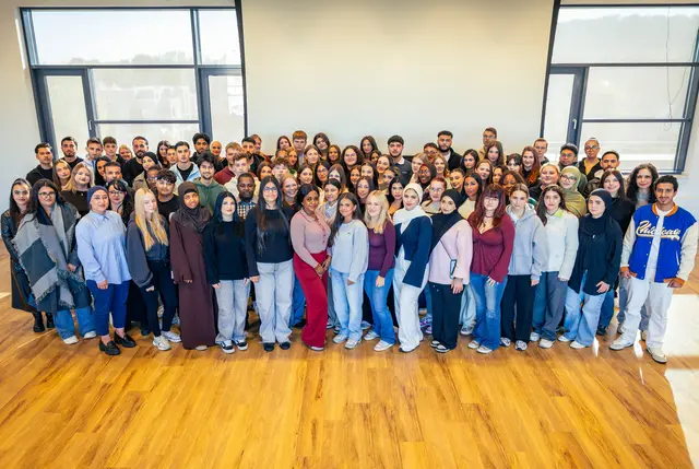 126 Auszubildende haben ihre Ausbildung zu Pflegefachkräften in der St. Elisabeth Gruppe gestartet. | Foto: Martin Leclaire