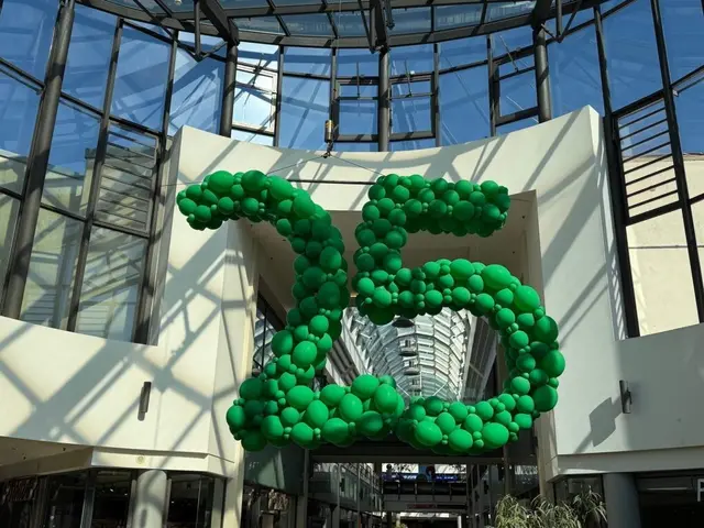 Es ist unübersehbar, dass es in der Stadtgalerie Langenfeld etwas zu feiern gibt - am 9. Oktober 2025 geht's los!  | Foto: Stadtgalerie Langenfeld