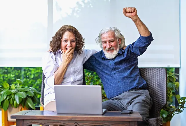 Wer seine Gewinnchancen verbessern und den Jackpot bei LOTTO 6aus49 knacken möchte, kann dies mit den Spielgemeinschaften von WestLotto versuchen. Hier gehen mehr als sechs Zahlen ins Rennen und man teilt sich viele Tipps zu kleinen Preisen mit anderen Spielteilnehmern. | Foto: Getty Images