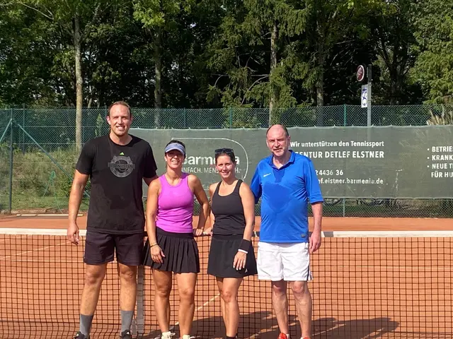 Marc Schleger &amp; Alexandra Hinske (links)  gewinnen gegen Silke Kühnen &amp; Detlef Elstner
 | Foto: Foto: Wiebke Arnholz