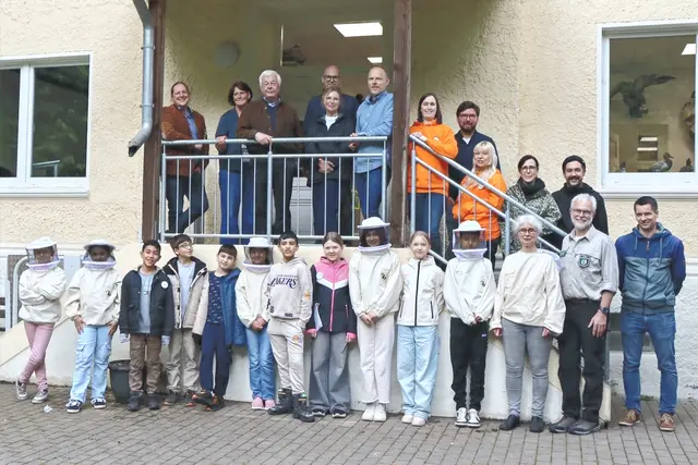 Ein starkes Team: alle Projektbeteiligte mit teilnehmenden Kindern | Foto: co Ralf Obernier