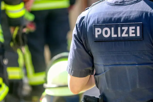 Sollen Beamte künftig nur noch für hoheitliche Aufgaben wie Polizei, Feuerwehr oder Zoll eingesetzt werden?
Bild von Alexander Fox | PlaNet Fox auf Pixabay