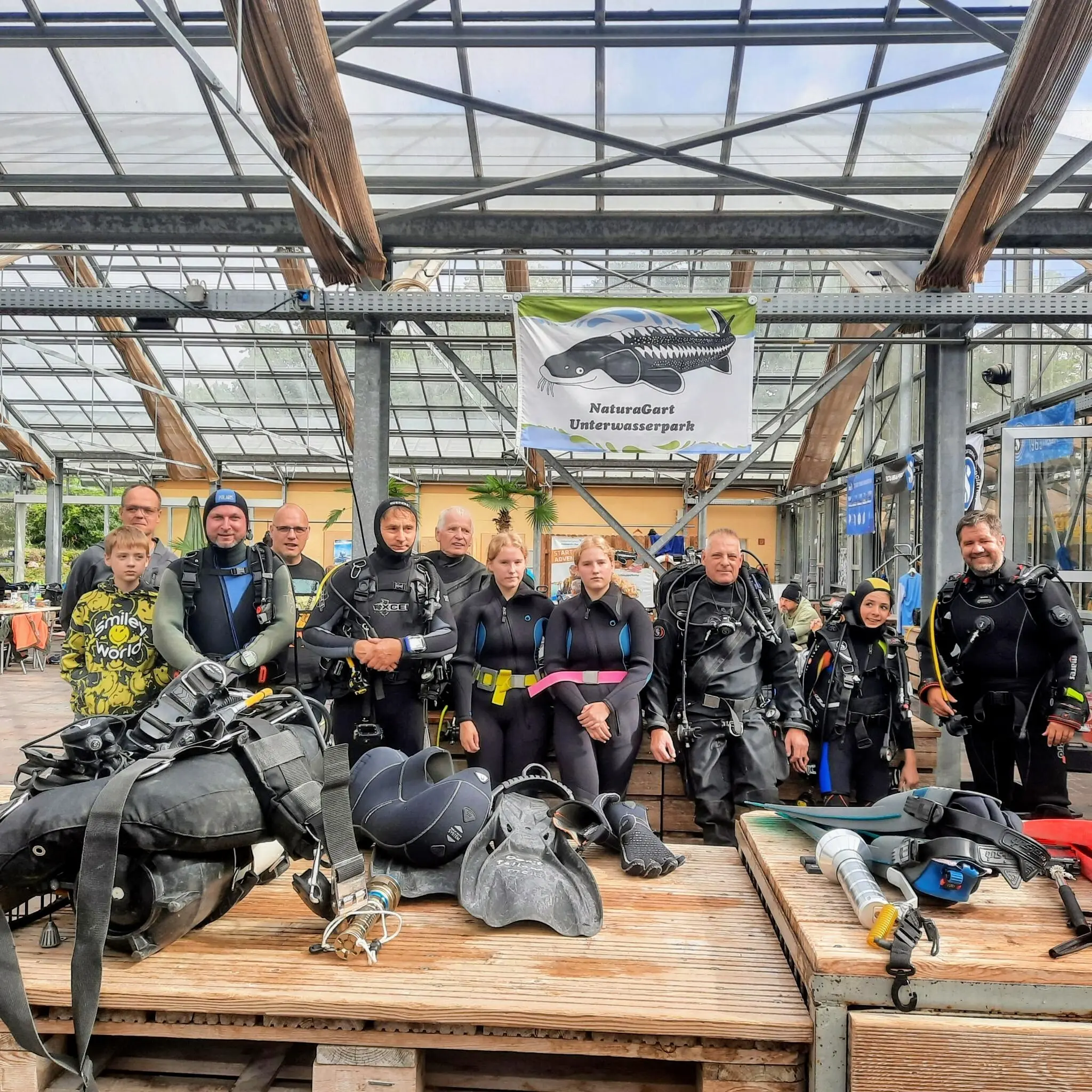 Club de plongée Lünen 1976 EV: TSC Lünen Divers entourés de plus de 20 perturbations et poisson-chat