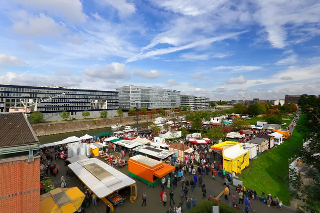 Am Sonntag steigt im Duisburger Innenhafen der letzte Marina-Markt in diesem Jahr.
Foto: Duisburg Kontor