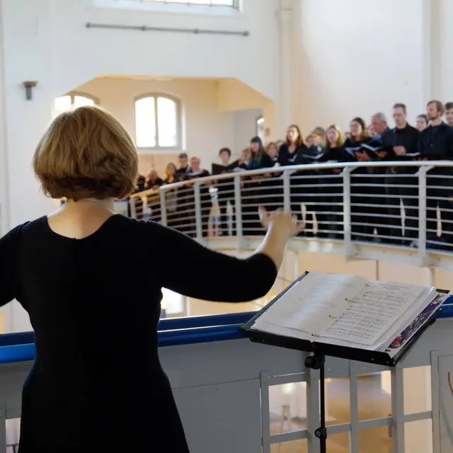 Auf diesem Bild ist der ChorRuhrsonanz in klangvoller Aktion.
Foto: ruhrsonanz.de
