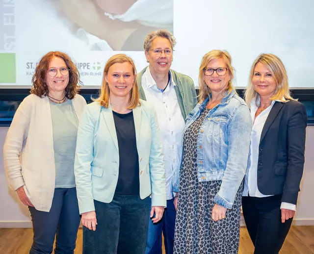 Die Experten der Hebammenschule der St. Elisabeth Gruppe informierten Hebammen zur Notfallversorgung in der Geburtshilfe.  | Foto: St. Elisabeth Gruppe