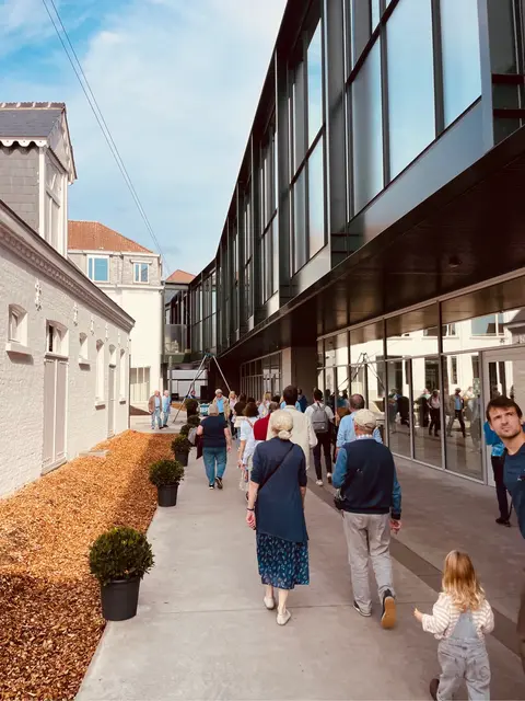 Besucher strömen ins das neue Kunstmuseum BRUSK in Brügge - die endgültige Eröffnung ist 2026 geplant | Foto: Mülheimer Kunstverein KKRR