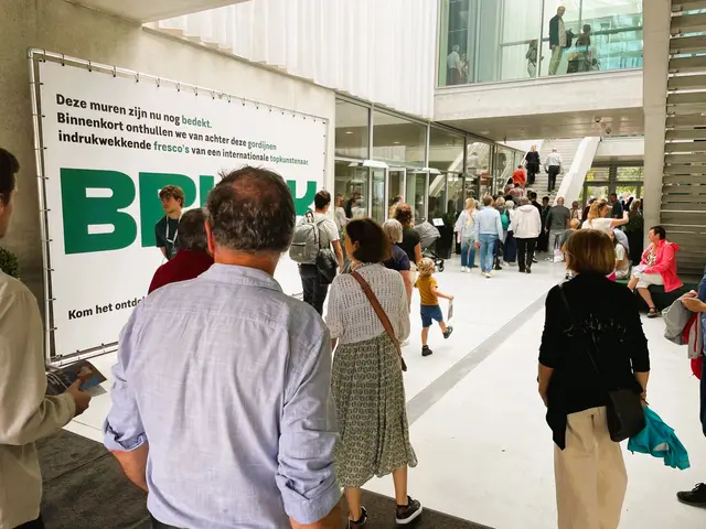 Eingang in das neue BRUSK in Brügge - links oben noch verhangen ein monumentales historisches Kunstwerk | Foto: Mülheimer Kunstverein KKRR