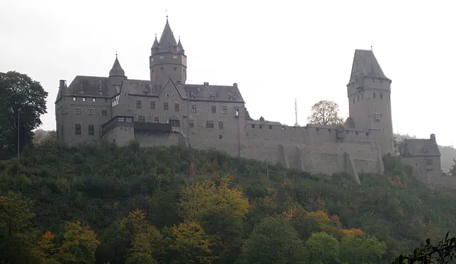 Burg Altena im Sauerland - ca. 127 km von Hamminkeln entfernt