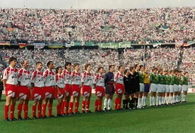 Sein größtes Spiel: Robert Reichert (3.v.l.) war Teil der RWE-Mannschaft, die 1994 im DFB-Pokalfinale gegen Werder Bremen stand. | Foto: Rot-Weiss Essen