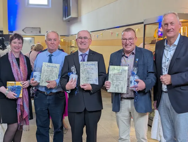 Dr. Silke Eilers, Geschäftsführerin des Westfälischen Heimatbundes, Gründungsmitglieder Elmar Bertram Detlev Becker, Dirk Sölken und der stellvertretende Bürgermeister Peter Blume