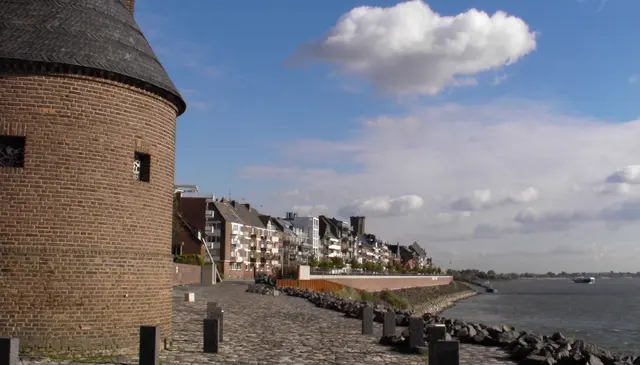 Promenade in Emmrich am Rhein