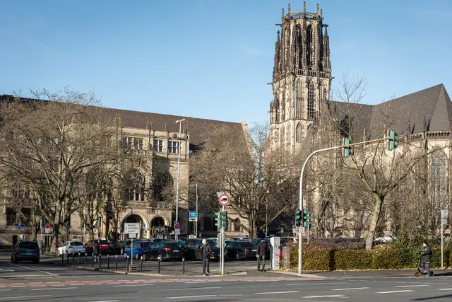In der Duisburger Salvatorkirche findet jetzt wieder ein "Gottesdienst für Unbedachte" statt.
Foto: Rolf Schotsch