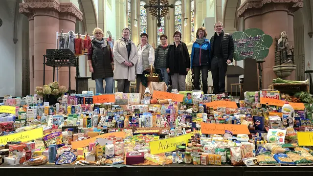 Spendenvielfalt zum Erntedankfest | Foto: Hermann-Josef Klaas