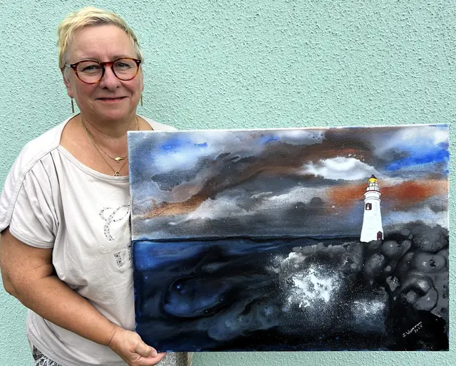 Leuchttürme des Nordens und Landmarken des Ruhrgebiets stellt die Neumühler Künstlerin Sabine Watermann bei „Kultur unterm Kirchturm“ in der Neumühler Gnadenkirche aus.
Foto: Watermann
