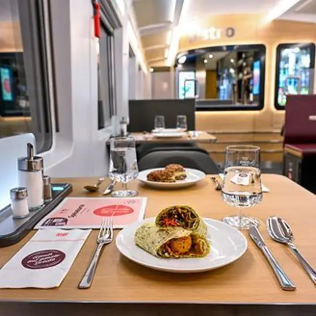 Bordrestaurant im ICE L | Foto: DB AG/ Dirk Wittmann