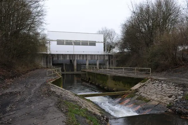 Das Pumpwerk Marl-Sickingmühlenbach und sein sanierungsbedürftiges Zulaufbauwerk - ab November saniert der Lippeverband diesen Bereich.

© Jochen Durchleuchter/EGLV