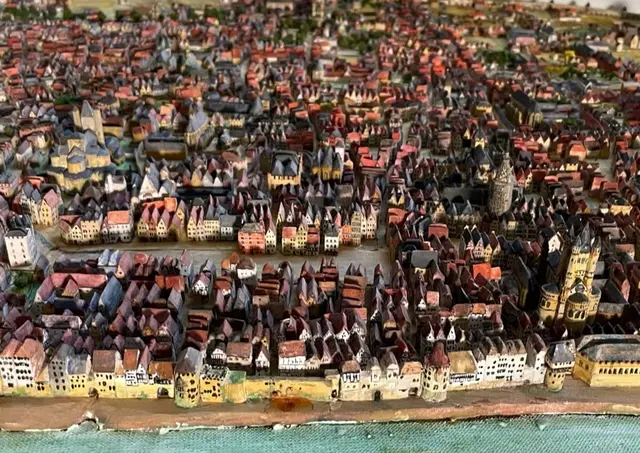 Das historische Köln (hier der Heumarkt) - über 1.000 Gebäude liebevoll modelliert und coloriert vom Kölner Künstler Theo Giesen (1920-1990)  - Sammlung des Mülheimer Kunstmuseums MMKM | Foto: Mülheimer Kunstverein und Kunstförderverein Rhein-Ruhr-KKRR