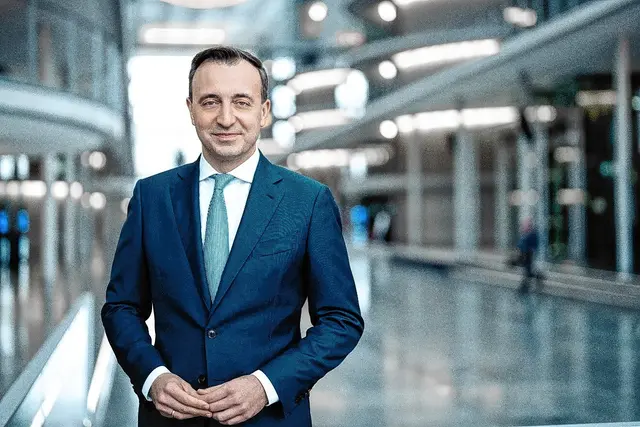 MdB Paul Ziemiak fordert die Städte im Märkischen Kreis auf, bis zum 15. Januar Fördergelder für Sportstätten beim Bund abzurufen. Foto: StadtLandMensch-Fotografie