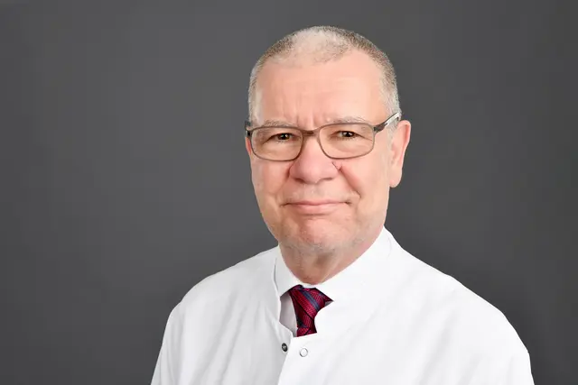 Die Klinik für Urologie im EvK Witten unter Leitung von Chefarzt Prof. Dr. Andreas Wiedemann ist zum dritten mal in Folge in die Liste „Deutschlands ausgezeichnete regionale Krankenhäuser“ aufgenommen worden. 