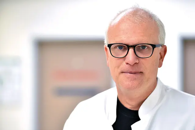 Dr. Ralf Kuhlmann, Chefarzt der Klinik für Neurologie im EvK Castrop-Rauxel, informiert am 29. Oktober am Expertentelefon zum Thema Schlaganfall. 