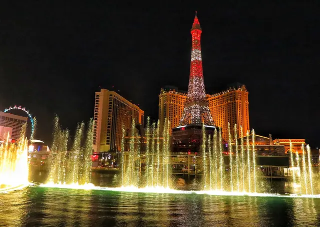Der Eiffelturm, Las Vegas Stadt der Illusion und der Sünde.