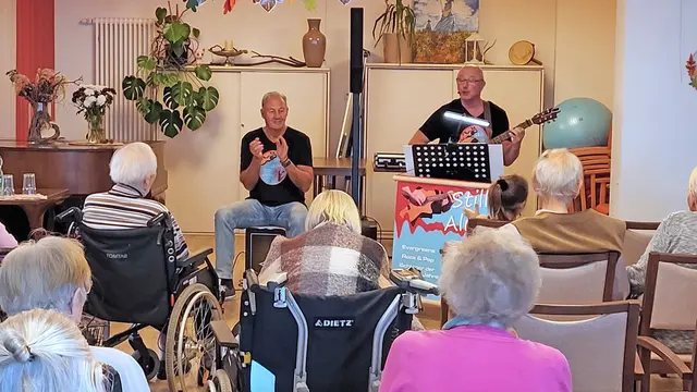 „Still Alive“ – das sind die Musiker Lutz Raisner (re.) aus Hagen und Volker Diedrich aus Ennepetal | Foto: aN/esv