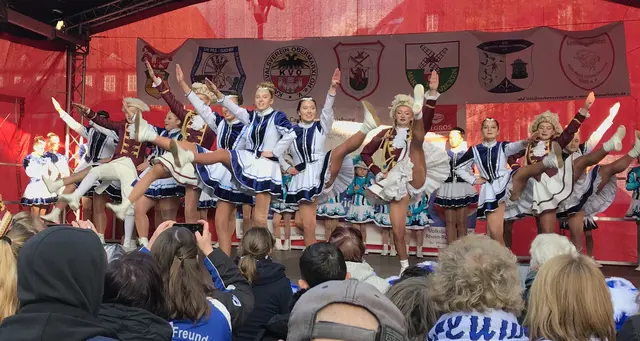 Bunt, fröhlich, anmutig und schwungvoll wird es zugehen, wenn bei „Alle unter einer Kappe“ die Tanzformationen der Hamborner Karnevalsgesellschaften ihr Können zeigen. | Foto: Archiv Reiner Terhorst