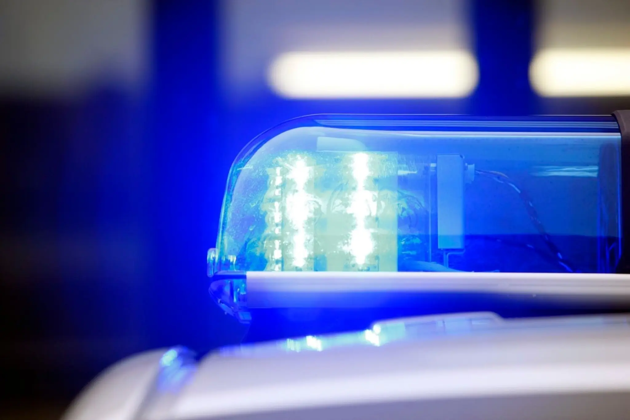 23歳の男を逮捕：ミュルハイムの駐車場で車上荒らし