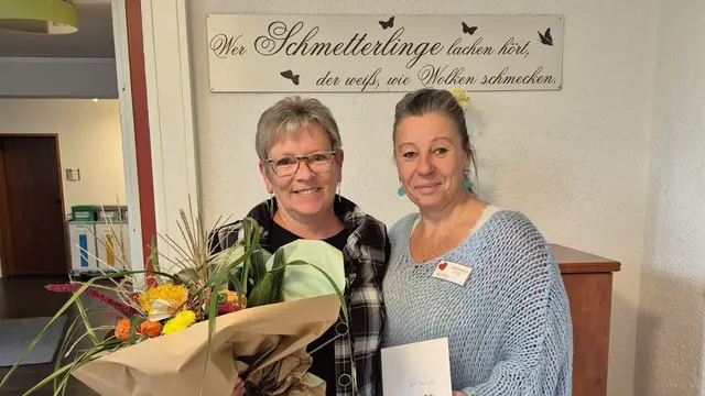 Manuela Fülling (li.) und Pflegedienstleiterin Nicole Wittek beim Abschied im Ev. Alten- und Pflegeheim Haspe.
 | Foto: aN/esv