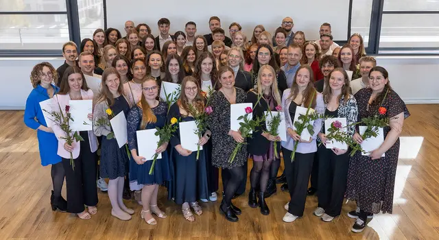 Insgesamt 82 Auszubildende der St. Elisabeth Gruppe freuen sich über ihr erfolgreich bestandenes Examen in der Logopädie, Physiotherapie und Ergotherapie.