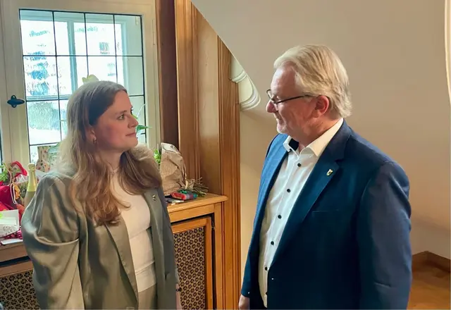 Bewegender Abschied - die scheidende Bürgermeisterin der Ruhrtalstadt Mülheim Ann-Kathrin Allekotte   - hier mit Oberbürgermeister Marc Buchholz | Foto: KKRR/AIRL