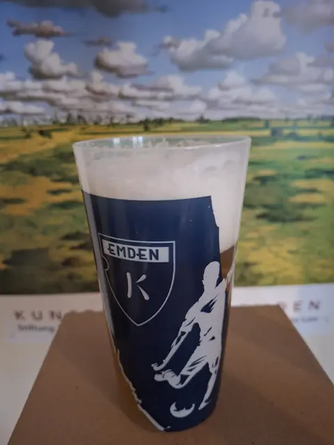 Ein Souvenir aus Emden (zu Hause frisch befüllt). | Foto: Martin Poche